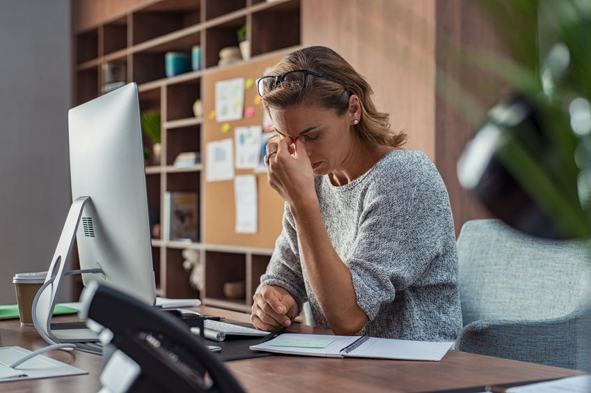 Femme stressée au travail